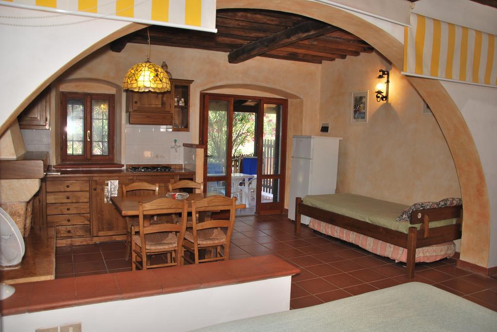 Casa Rosada - Piscina, Aria Condizionata, Terrazze E Posti Auto Marina di Campo